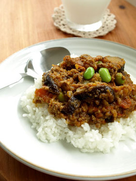 食べたら止まらない！夏野菜と挽肉のカレー