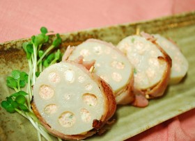 ベーコンでジューシ～　　ピンクの辛子蓮根