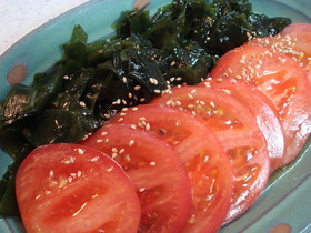 トマトとワカメの甘酸っぱいサラダ