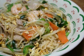 パッタイ（タイ風焼きそば）