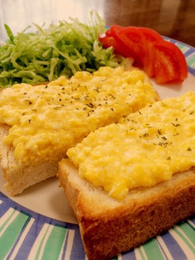 ランチの定番♪たまごトースト