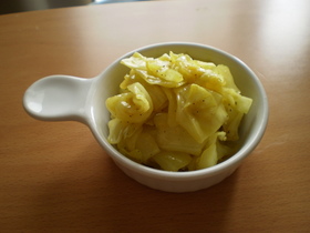 洗い物要らず！キャベツでエコサラダ