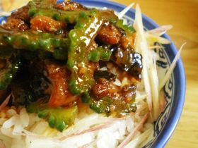 普通のうな丼に飽きたら★ゴーヤうな丼！！