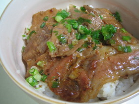 サイダーでやわらか豚丼♪