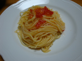 冷たいトマトジェルのパスタ