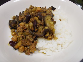 なすとひき肉のドライカレー