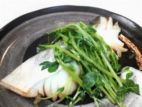 タラと豆苗の紹興酒蒸し