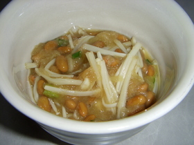 ★楽々★大根おろしと納豆ときのこの和え物