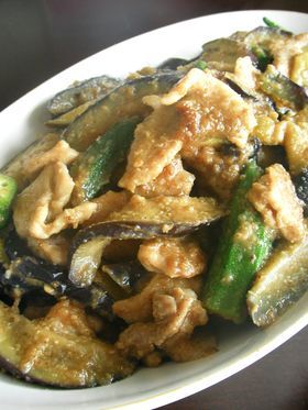なすとオクラと豚肉のごま味噌炒め