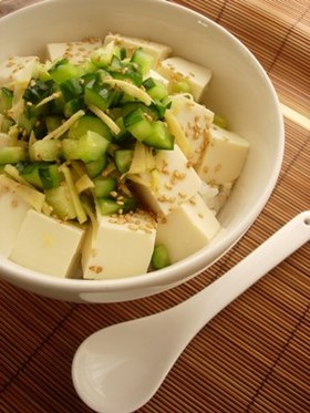 歯ざわり楽しい♪夏の豆腐丼