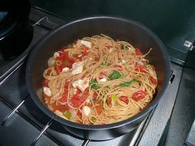 白身魚とトマトのパスタ (キャンプ向け)