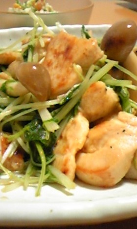 ふんわり鶏むね肉と水菜のしょうが炒め