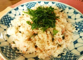 混ぜるだけ！簡単♪鮭とわかめのお寿司