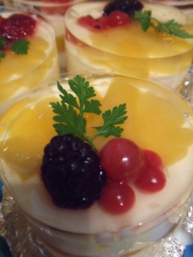 見た目もきれいなレアチーズケーキ