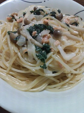 簡単！鮭とほうれん草のクリームパスタ