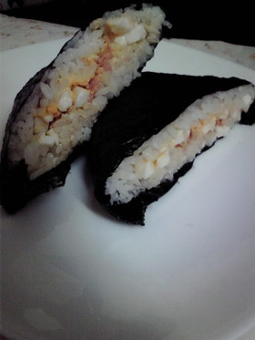 鮭と卵のおにぎりサンド