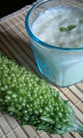 夏を乗り切れゴーヤドリンク。
