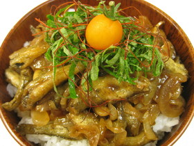 どんぐり料理ハゼとたっぷりタマネギ丼ぶり
