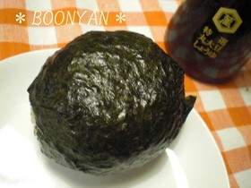 お醤油の☆おにぎり~♪ (-"-)