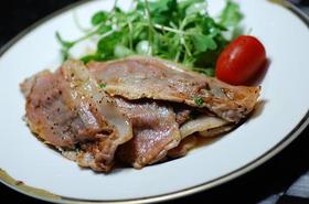 豚肉のサルティンボッカ風