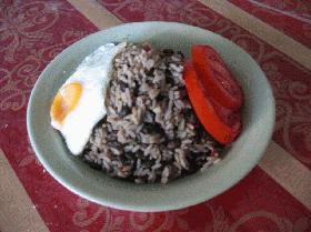Gallo Pinto　ガジョピント　コスタリカの豆ご飯　（予算約１５００コロン）