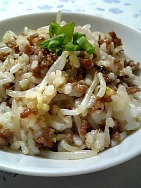 みんな好きな味～もやしと挽肉の混ぜごはん