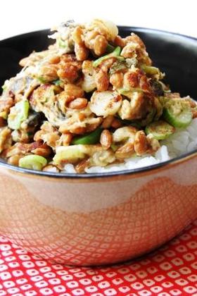 納豆炒り卵丼