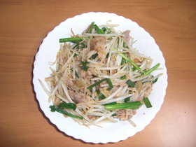 簡単本格中華味☆豚こまもやにら炒め