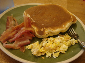 アメリカダイナーの朝食！カリカリベーコン