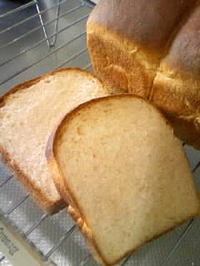 全粒粉ｄｅやわらか香ばし食パン。