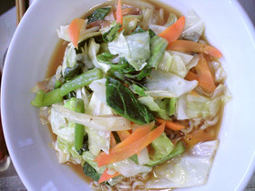 たっぷり野菜ラーメン　つるむらさき