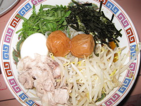 酸ッパサッパリヘルシーに!梅しそ冷麺