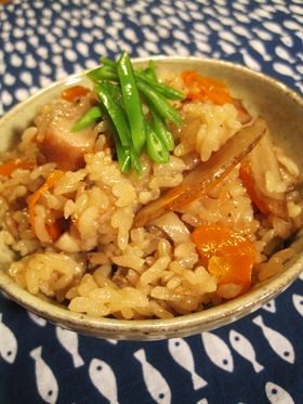 鶏ごぼうときのこの炊き込みご飯