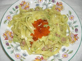 アボガドと生ハムのクリームパスタ