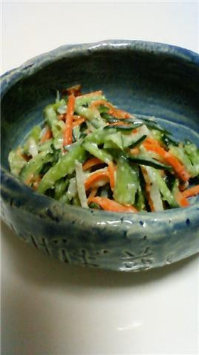 竹輪と胡瓜と人参のお通し風サラダ。
