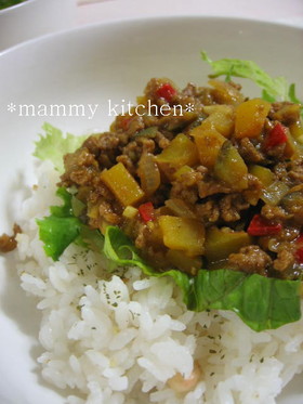 夏野菜たっぷりヘルシキーマカレー♪