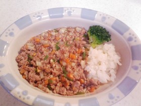 犬ご飯（チンジャオロース丼）