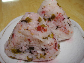野沢菜と梅干しのおにぎり