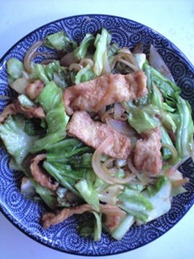 節約レシピ！油揚げとキャベツの味噌炒め