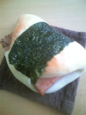 ハワイの味？！スパムにぎり風パン
