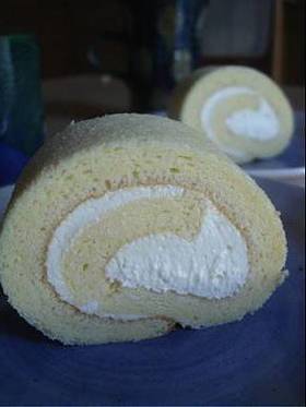 2つの味が楽しめる★チーズロールケーキ