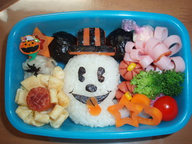 ハロウィンお弁当　ミッキーバージョン