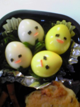 うずら卵でヒヨコちゃん（キャラ弁）