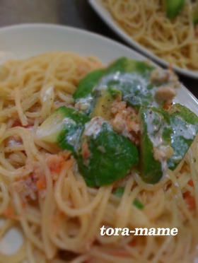 カニとアボカドのトマトパスタ