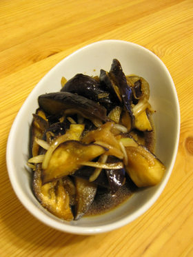 レンジ蒸しナスをゴマポンで和える！