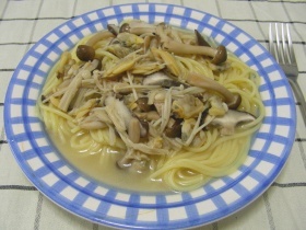 アサリときのこのスープパスタ