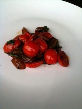 ミニトマト　ブドウ　炒め物　ルッコラ