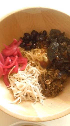 3種の酢漬け常備菜とピータンの冷やし中華