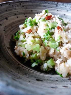 大根の皮と葉っぱのしゃきしゃき混ぜご飯
