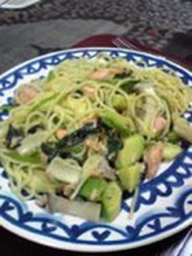 秋鮭とアボカドのパスタ